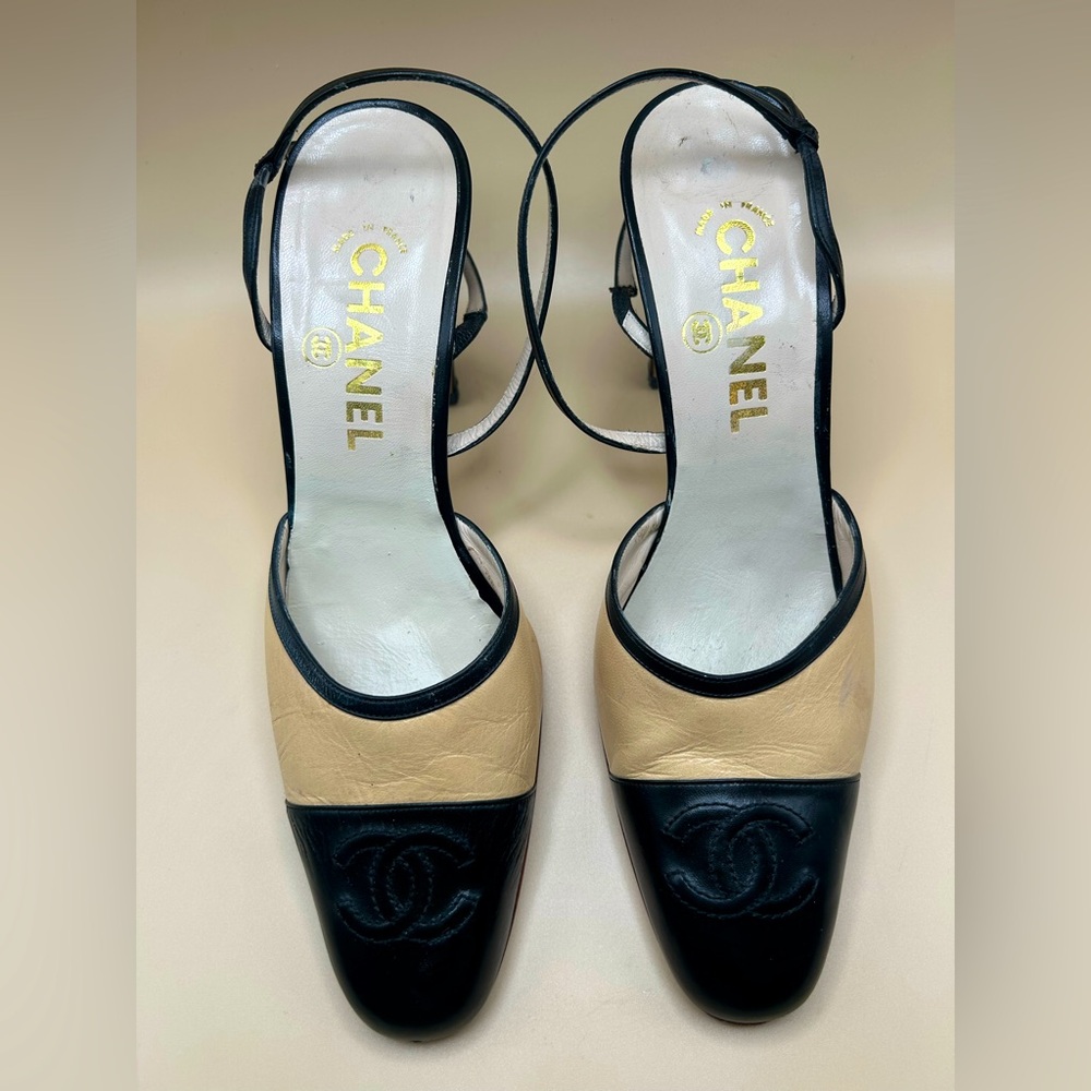 Vintage Chanel 1997 CC Cap Toe Slingback Heels Size 39